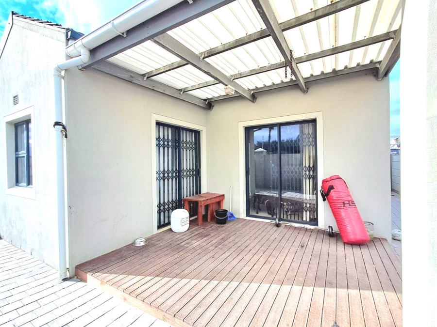 2 Bedroom Property for Sale in Muizenberg Western Cape